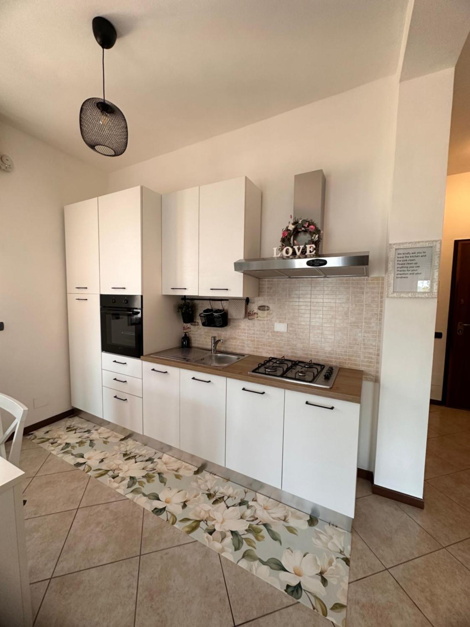 Little House Lezzeno Apartment Bagian luar foto